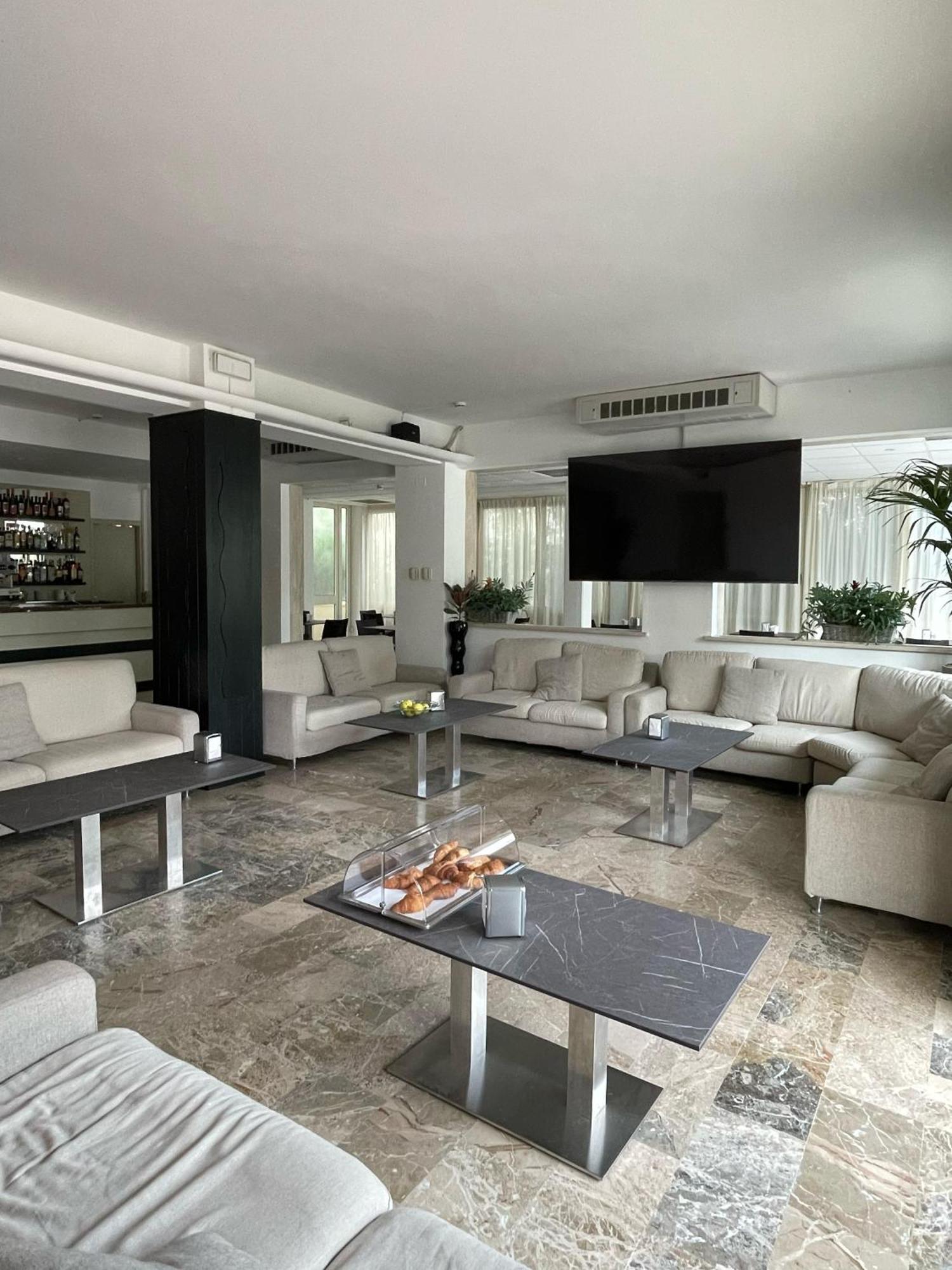 Hotel Helios Beach ميلانو ماريتيما المظهر الخارجي الصورة